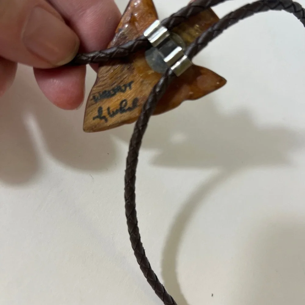 Vintage‎ Handcarved Walnut Wood Resin Arrowhead Bolo Tie Leather Brown Signed